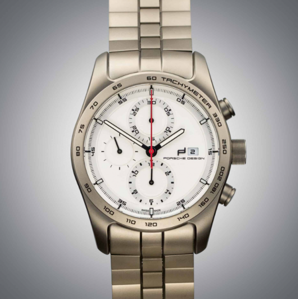 Chronograph dengan tampilan putih bersih